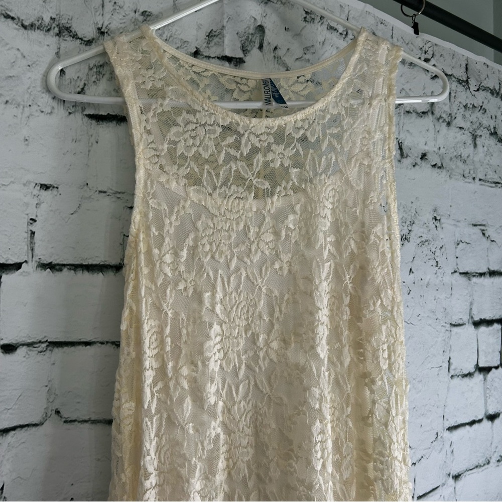 Wallflower Lace Dress - Picture 2 of 10